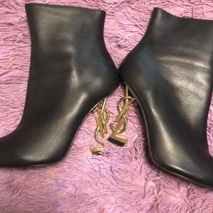 Black fashionista booties